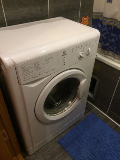 Лот: 9786832. Фото: 1. Стиральная машина Indesit WISL... Стиральные машины