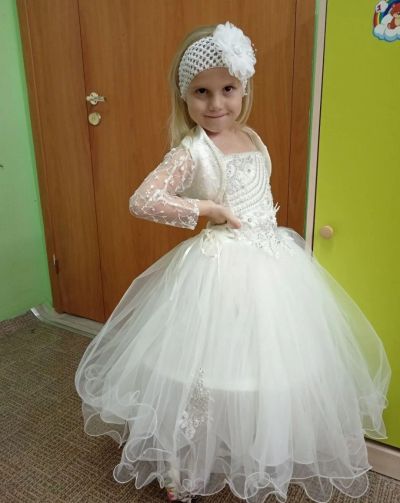 Лот: 24588057. Фото: 1. Красивое бальное платье! 110-122. Платья, сарафаны