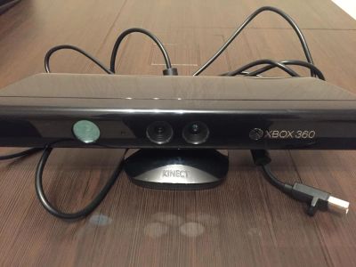 Лот: 8856037. Фото: 1. Xbox 360 Kinect + диск с игрой... Аксессуары для игровых приставок, консолей, геймпады