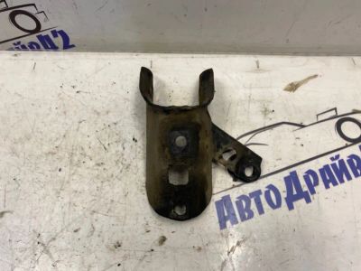 Лот: 21713601. Фото: 1. кронштейн двигателя Toyota Avensis... Двигатель и элементы двигателя
