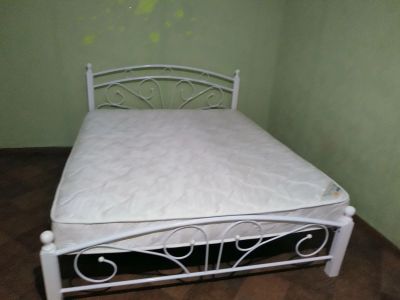 Лот: 12648442. Фото: 1. Двухспальная кровать с матрасом. Кровати