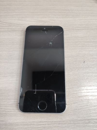 Лот: 20109576. Фото: 1. Телефон iPhone SE A1723. Смартфоны