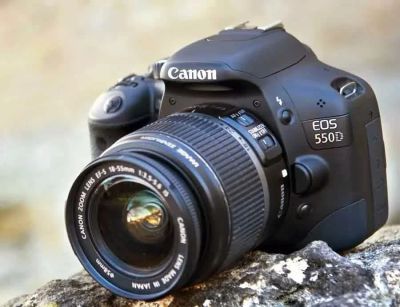 Лот: 9718584. Фото: 1. Canon 550d +18-55 Kit. Цифровые зеркальные