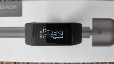 Лот: 14721846. Фото: 1. Фитнес браслет FitBit Charge 3. Смарт-часы, фитнес-браслеты, аксессуары