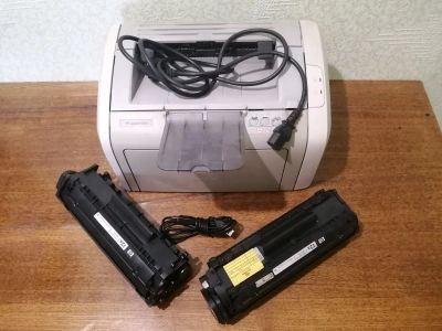 Лот: 17452206. Фото: 1. Принтер HP 1020 + 2 картриджа... Лазерные принтеры