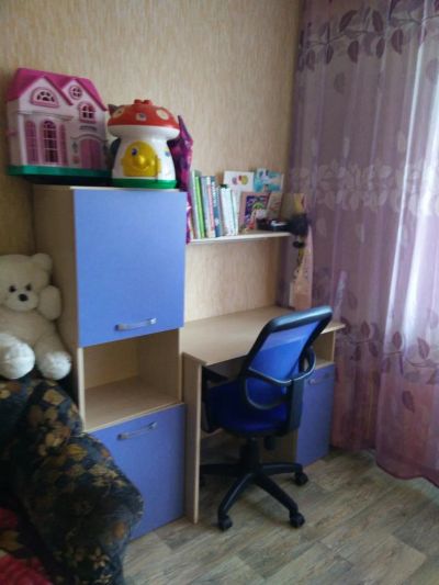 Лот: 6208524. Фото: 1. Набор стол + шкаф. Столики, стулья, парты