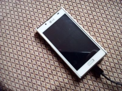 Лот: 7279326. Фото: 1. смартфон Lg P705. Смартфоны