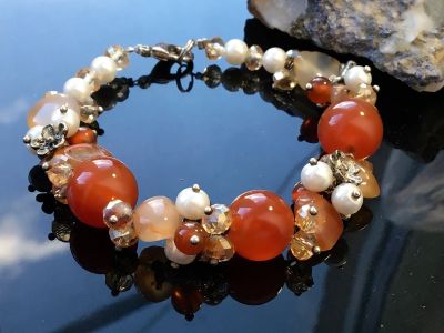 Лот: 17829320. Фото: 1. Браслет Сердолик, Жемчуг и Сваровски. Браслеты