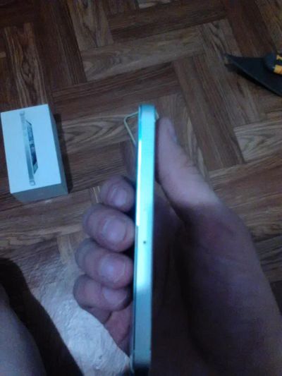 Лот: 6268047. Фото: 1. Phone 5 16gb white. Смартфоны