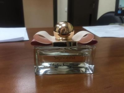 Лот: 9457534. Фото: 1. Парфюм Salvatore Ferragamo Signorina. Женская парфюмерия