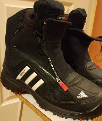 Лот: 16707483. Фото: 1. Adidas зимние кроссовки. Зимняя спортивная одежда