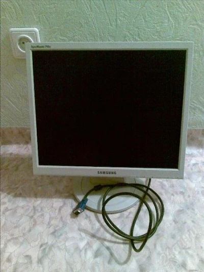 Лот: 148076. Фото: 1. Samsung SyncMaster 710N. ЖК-мониторы