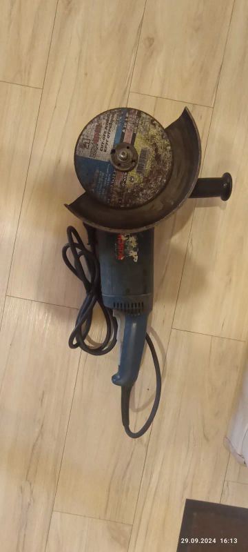 Лот: 22570471. Фото: 1. Болгарка Bosch D-70745. Электроинструмент