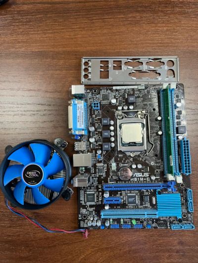 Лот: 7707288. Фото: 1. Материнская плата Asus H61M-C... Материнские платы