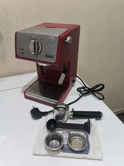 Лот: 25680317. Фото: 1. Кофеварка рожковая Delonghi ECP... Чайники, заварники, турки