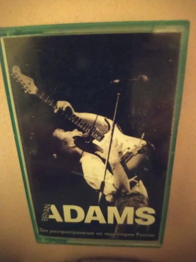 Лот: 25791523. Фото: 1. Аудиокассета BRYAN ADAMS - Live... Аудиозаписи