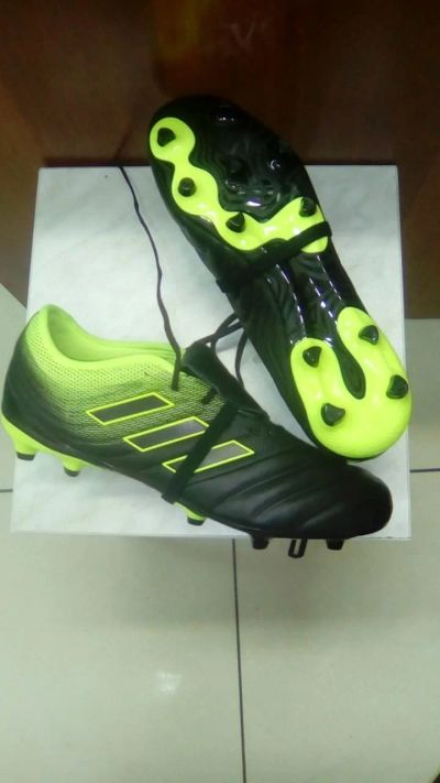 Лот: 16062814. Фото: 1. Adidas размер 45 Бутсы новые для... Мячи, ракетки, шайбы, клюшки