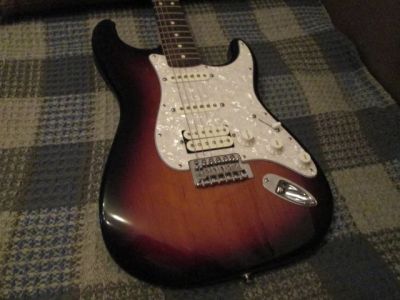 Лот: 6862326. Фото: 1. Fender Stratocaster HSS, фирменный... Гитары