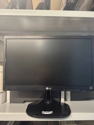 Лот: 25194500. Фото: 1. Монитор LG 20M47D-B. ЖК-мониторы