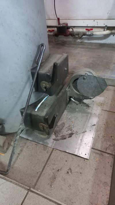 Лот: 25257391. Фото: 1. Твёрдотопливный котёл полуавтомат... Отопительные котлы, печи