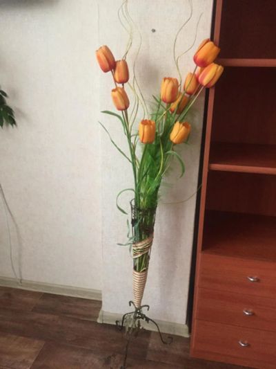Лот: 10411625. Фото: 1. Ваза с тюльпанами. Вазы