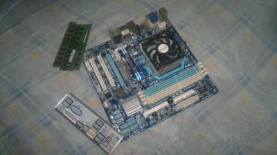 Лот: 9975939. Фото: 1. AMD Athlon II X4 640 + 880GM-UD2H... Процессоры