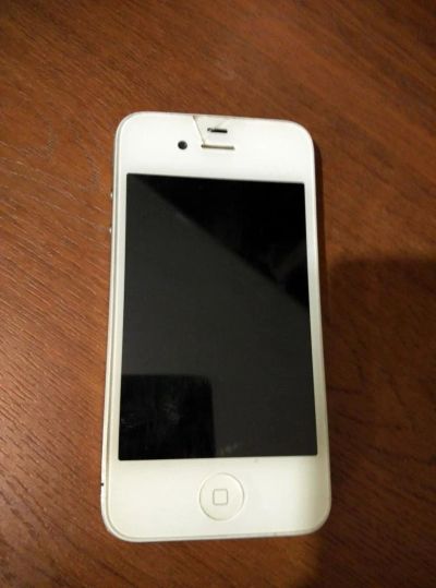 Лот: 6775883. Фото: 1. Iphone 4 белый. Смартфоны