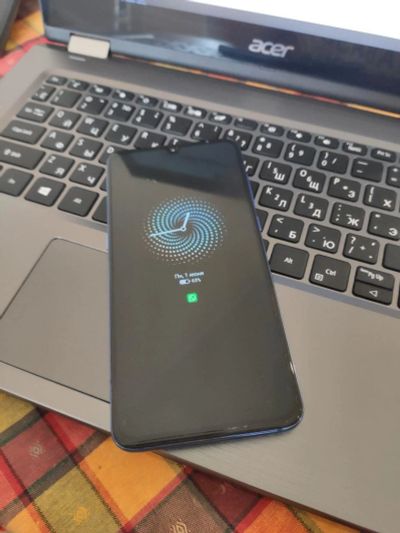 Лот: 16068572. Фото: 1. Xiaomi mi 9 6/128. Смартфоны