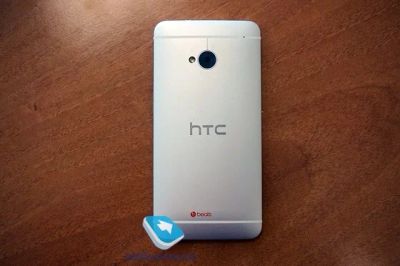 Лот: 3721934. Фото: 1. Продам HTC ONE Silver 32gb Только... Смартфоны