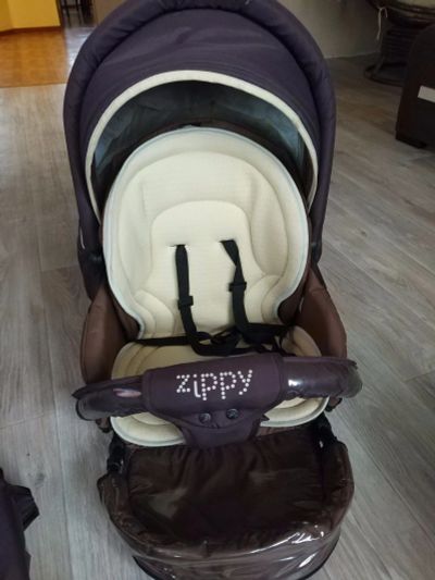 Лот: 11568464. Фото: 1. Коляска zippy new 2 в 1. Коляски
