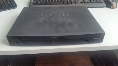 Лот: 9986026. Фото: 1. Маршрутизатор Cisco 881. Маршрутизаторы (роутеры)
