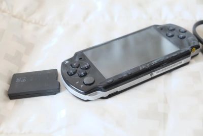 Лот: 10907473. Фото: 1. PSP 3000, прошитая. Вздулся аккумулятор. Игровые приставки, консоли