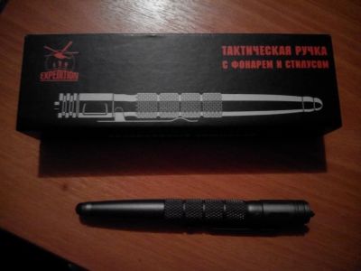 Лот: 6312902. Фото: 1. Тактическая ручка с фонарем и... Ручки шариковые, перьевые