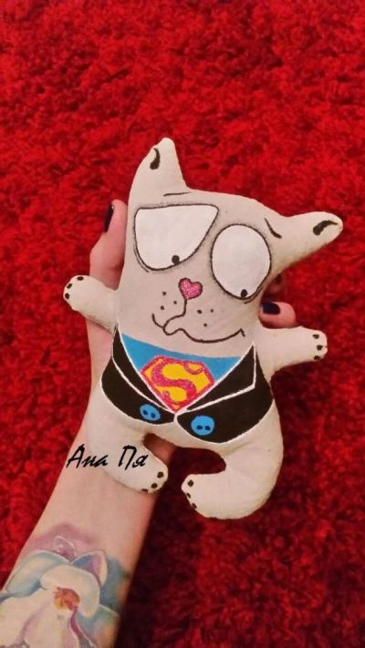 Лот: 6435263. Фото: 1. Игрушка "SUPERкотэ". Авторские куклы, игрушки, поделки