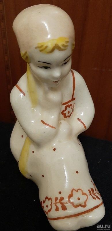 Лот: 15761494. Фото: 1. Статуэтка девочка с косой фарфор... Фарфор, керамика