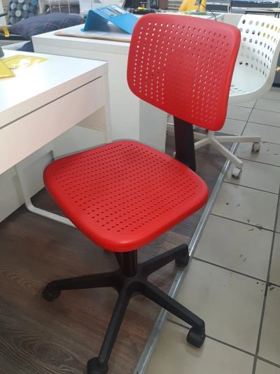 Лот: 12977909. Фото: 1. Рабочий стул, красный. Стулья и кресла офисные