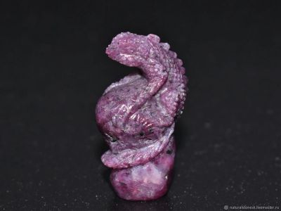 Лот: 20423304. Фото: 1. 29.28 ct. Фигурка игуаны из природного... Драгоценные и поделочные камни
