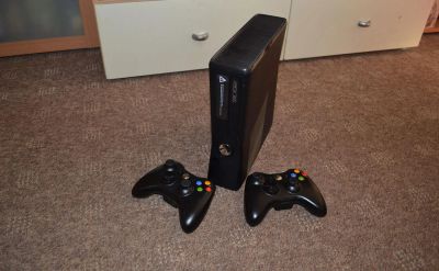 Лот: 5139760. Фото: 1. XBOX 360 Freeboot 160 Гб, 2 геймпада... Игровые приставки, консоли