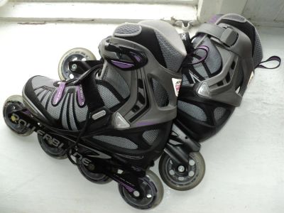 Лот: 3033796. Фото: 1. Ролики RollerBlade, женские, размер... Роликовые коньки, скейтборды, самокаты
