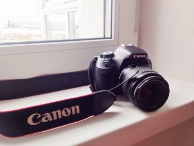 Лот: 6593576. Фото: 1. Зеркальный фотоаппарат Canon EOS... Цифровые зеркальные