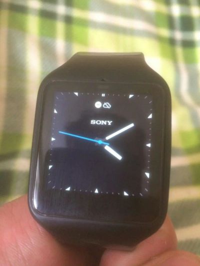 Лот: 9800765. Фото: 1. Sony Smart watch 3 срочно - срочно. Смарт-часы, фитнес-браслеты, аксессуары