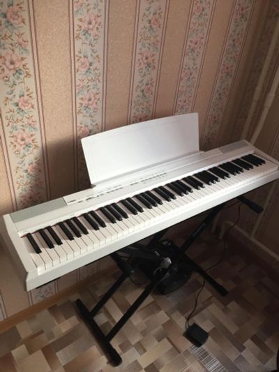 Лот: 10886519. Фото: 1. Yamaha P-105 White Цифровое пианино... Клавишные