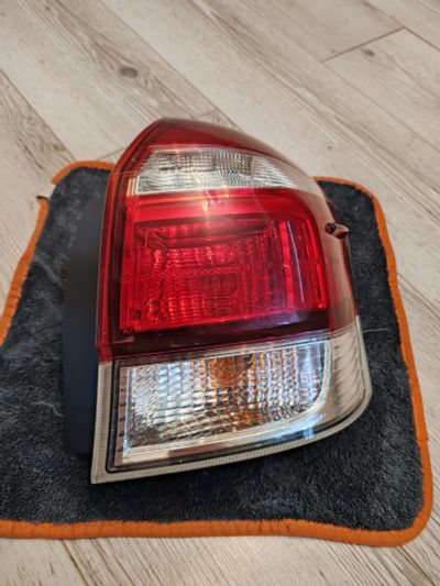 Лот: 25650851. Фото: 1. Стоп сигнал Toyota corolla fielder. Электрооборудование