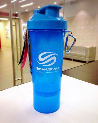 Лот: 9974755. Фото: 1. Шейкер SmartShake Slim neon blue... Спортивная посуда