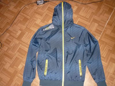 Лот: 10146077. Фото: 1. Ветровка Nike. Верхняя одежда