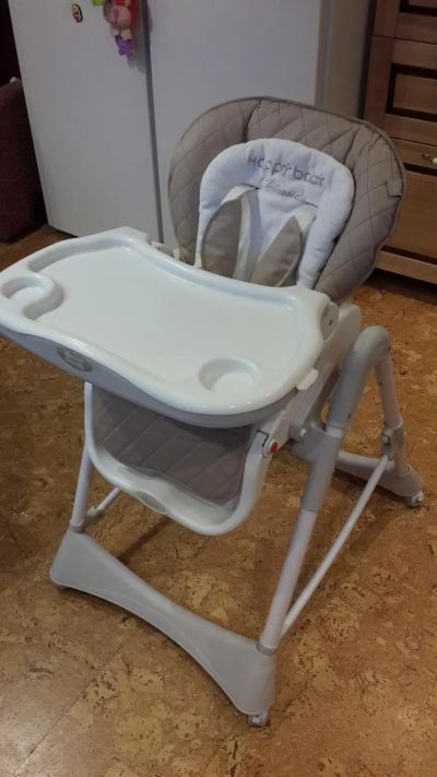 Лот: 6761899. Фото: 1. Стульчик для кормления Happy Baby... Стульчики для кормления