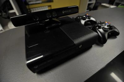 Лот: 9572678. Фото: 1. XBOX 360 отличное сост. 2 джойстика... Игровые приставки, консоли