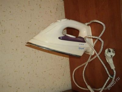 Лот: 1007573. Фото: 1. Утюг б/у С рубля. Утюги, парогенераторы, отпариватели