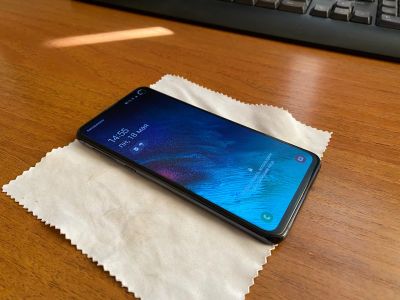 Лот: 16003843. Фото: 1. Samsung Galaxy s10e. Смартфоны