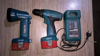 Лот: 9615968. Фото: 1. Шуроповерт Makita + фонарик+ зарядное... Электроинструмент